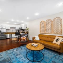 Beautiful & Quiet Oasis // Safest Area of DT Austin *King Bed*