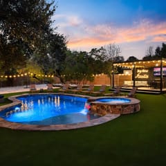 La Mariposa ~ 2 Luxury Homes on Full Acre ~ Sleeps 25