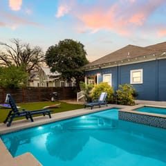 La Flor: Designer Dream Home ~ .5mi to Pearl ~ Pool|Spa