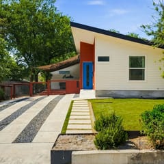 Hyde Park Hideaway | Backyard Fun + Fast to Dtwn