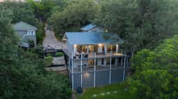 *Waterfront* Lake Austin Home ~Boat Slip~ Hot Tub