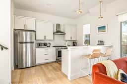 Pet-Friendly East Austin 2BR | Sauna, BBQ, W/D