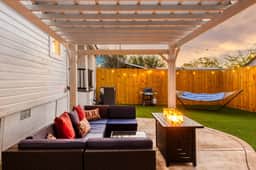 Perfect Backyard ~1 Mile to Riverwalk & DT~ Arcade
