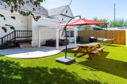Perfect Backyard ~1 Mile to Riverwalk & DT~ Arcade