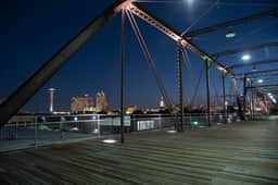 Perfect Backyard ~1 Mile to Riverwalk & DT~ Arcade