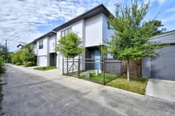 Stay in Luxury @ The Pearl ~ .5M to Riverwalk