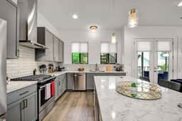 Stay in Luxury @ The Pearl ~ .5M to Riverwalk