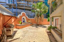 Beautiful & Quiet Oasis // Safest Area of DT Austin *King Bed* - Image 5