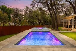 *Free Heated* Pool & Hot Tub, Large Home, King Bed