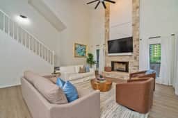 *Free Heated* Pool & Hot Tub, Large Home, King Bed