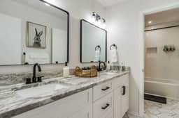 *Free Heated* Pool & Hot Tub, Large Home, King Bed