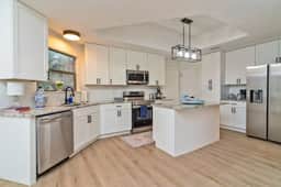 *Free Heated* Pool & Hot Tub, Large Home, King Bed - Image 3