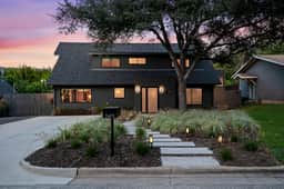 La Buena Vida: Serene Family Retreat with Spa & Outdoor Living - Image 2