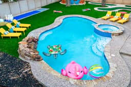 Heated Pool | MiniGolf |Arcade| Slide-Family Oasis