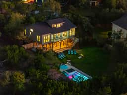 Luxury Hill Country Getaway ~ Sparkling Pool & Jacuzzi - Image 2