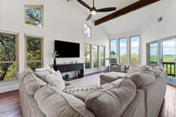 Luxury Hill Country Getaway ~ Sparkling Pool & Jacuzzi - Image 3