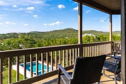 Luxury Hill Country Getaway ~ Sparkling Pool & Jacuzzi - Image 5