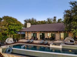 Aqua Retreat - Infinity Pool Overlooking Lake Austin - Image 2