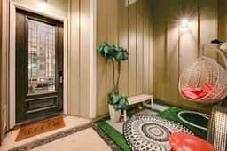 Stunning Home ⭐ Rooftop Deck ⭐ BBQ ⭐ Yard Games (DT San Antonio) - Image 4