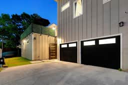 Stunning Home ⭐ Rooftop Deck ⭐ BBQ ⭐ Yard Games (DT San Antonio) - Image 5