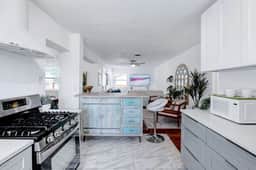 Immaculate New Casita ~ Perfectly Furnished (San Antonio) - Image 4