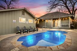Southtown Charm: Pool, Arcade & King Beds - Image 3