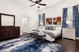 Southtown Charm: Pool, Arcade & King Beds - Image 4