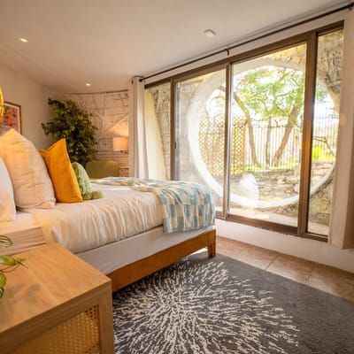The DOME House  ~An Iconic Stay on Lake Austin~