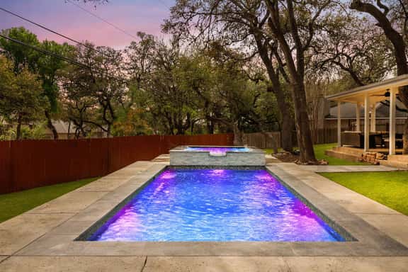 *Free Heated* Pool & Hot Tub, Large Home, King Bed - Image 1