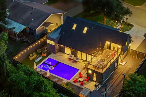 La Buena Vida: Serene Family Retreat with Spa & Outdoor Living - Image 1