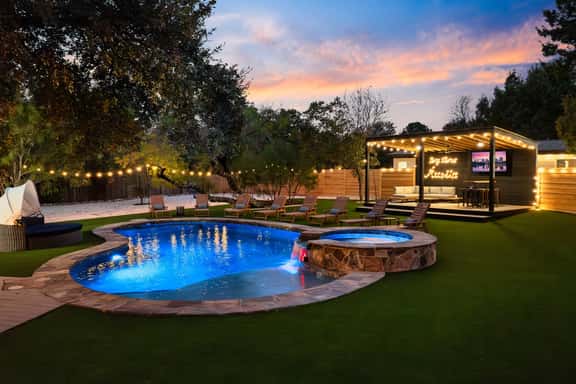 La Mariposa ~ 2 Luxury Homes on Full Acre ~ Sleeps 25 - Image 1