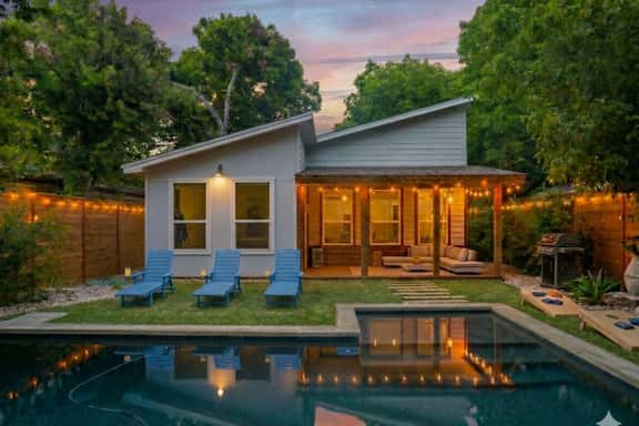 ★Sparkling Pool in Backyard Oasis ❤ Luxury 2M to DT ★ - Image 1