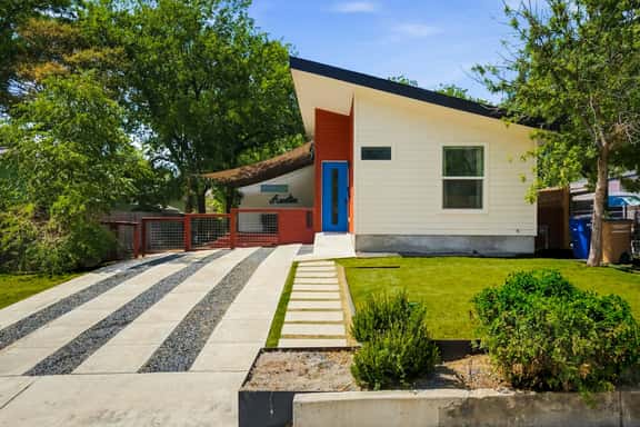 Hyde Park Hideaway | Backyard Fun + Fast to Dtwn - Image 1