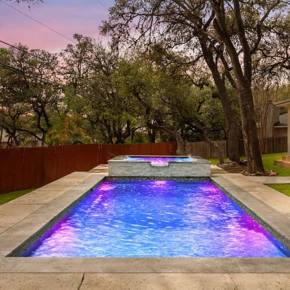 *Free Heated* Pool & Hot Tub, Large Home, King Bed - Image 1