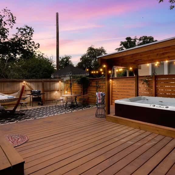 Heart of Southtown | Hot Tub | Hammock | King &TVs - Image 1