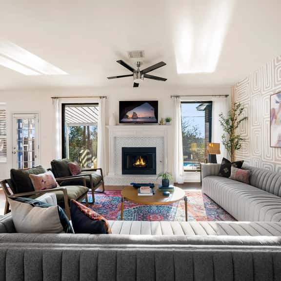 Stunning Designer Home ~Jacuzzi~ Safe Neighborhood - Image 1