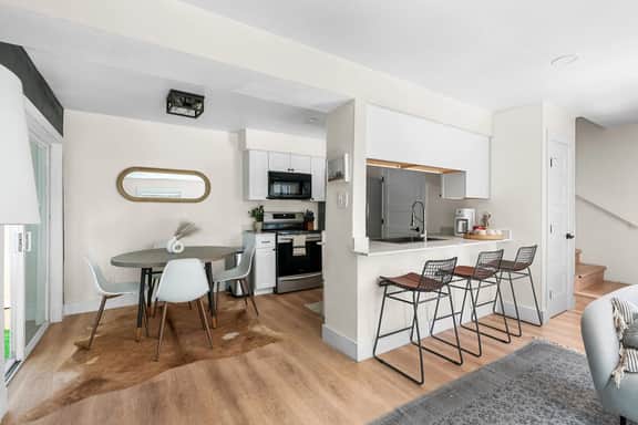 Luxurious South Congress Condo *King Bed* (Austin)