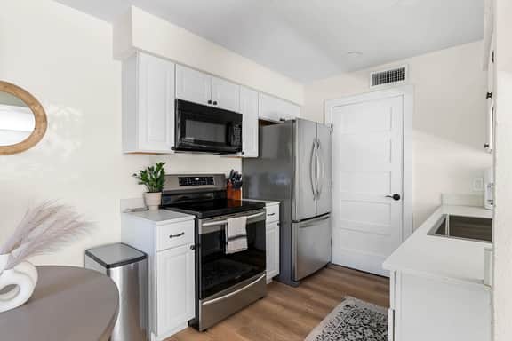Luxurious South Congress Condo *King Bed* (Austin) - Image 4