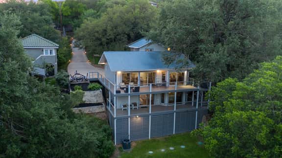 *Waterfront* Lake Austin Home ~Boat Slip~ Hot Tub
