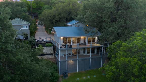 Big Group Lake House ~ Private Boat Slip & Hot Tub ~ Lake Austin - Image 4