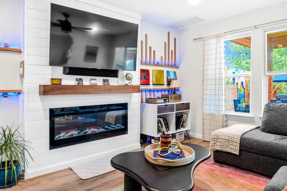 Luxury Pool & Spa Oasis | 5mi to Downtown ATX