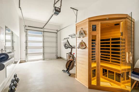 Pet-Friendly East Austin 2BR | Sauna, BBQ, W/D