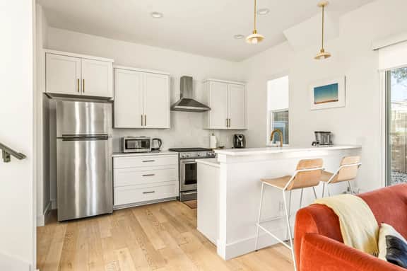Pet-Friendly East Austin 2BR | Sauna, BBQ, W/D