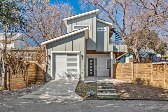 Pet-Friendly East Austin 2BR | Sauna, BBQ, W/D