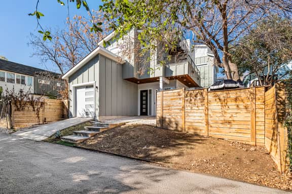 Modern East Austin Home | Sauna | BBQ | Walkable!