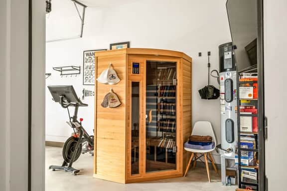 Modern East Austin Home | Sauna | BBQ | Walkable!