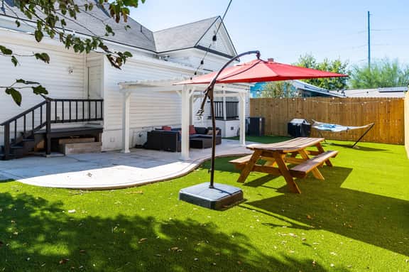 Perfect Backyard ~1 Mile to Riverwalk & DT~ Arcade