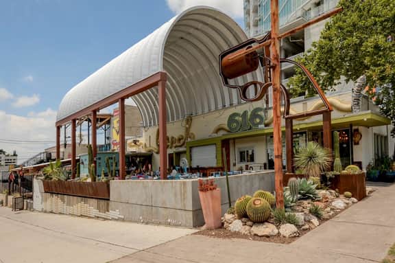 Safe & Quiet Oasis in DT ~Perfect Location~