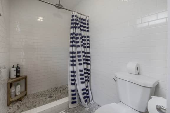Safe & Quiet Oasis in DT ~Perfect Location~
