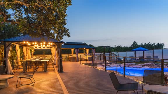 Cielo Estate: Resort Style Pool+Hot Tub ~Sports Courts~ 3 Acres